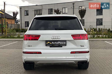 Позашляховик / Кросовер Audi Q7 2016 в 
