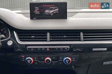 Позашляховик / Кросовер Audi Q7 2016 в 