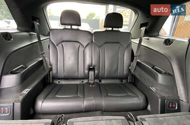 Позашляховик / Кросовер Audi Q7 2016 в 