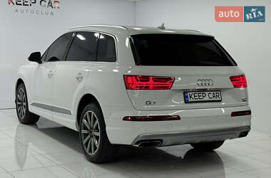 Позашляховик / Кросовер Audi Q7 2017 в 