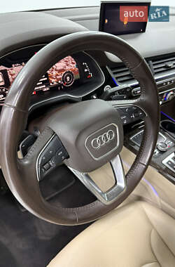 Позашляховик / Кросовер Audi Q7 2017 в 