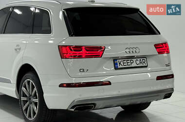 Позашляховик / Кросовер Audi Q7 2017 в 