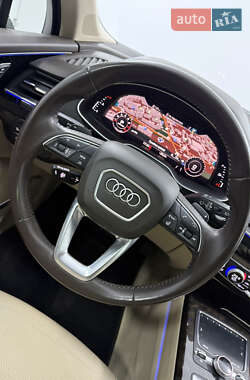 Позашляховик / Кросовер Audi Q7 2017 в 