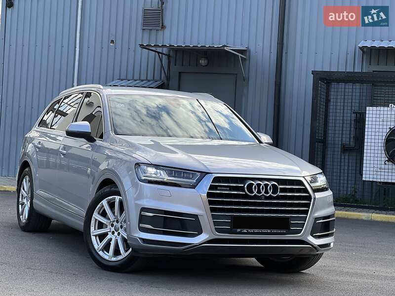 Позашляховик / Кросовер Audi Q7 2015 в Ужгороді
