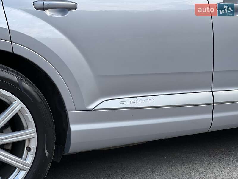 Позашляховик / Кросовер Audi Q7 2015 в Ужгороді