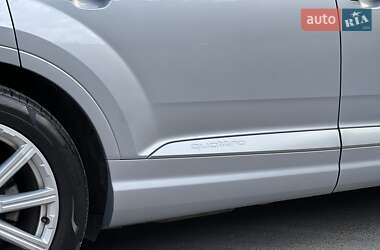 Внедорожник / Кроссовер Audi Q7 2015 в 