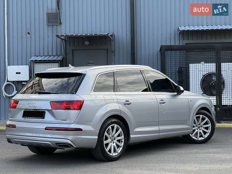 Позашляховик / Кросовер Audi Q7 2015 в Ужгороді