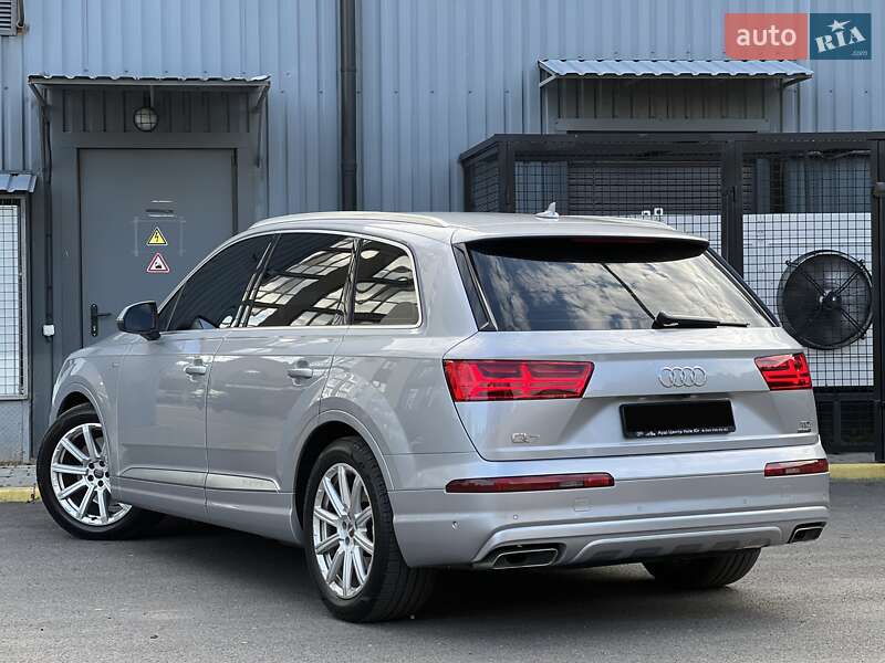 Позашляховик / Кросовер Audi Q7 2015 в Ужгороді