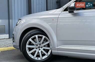 Внедорожник / Кроссовер Audi Q7 2015 в 
