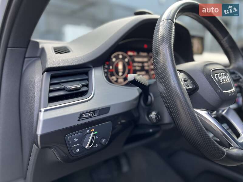 Позашляховик / Кросовер Audi Q7 2015 в Ужгороді