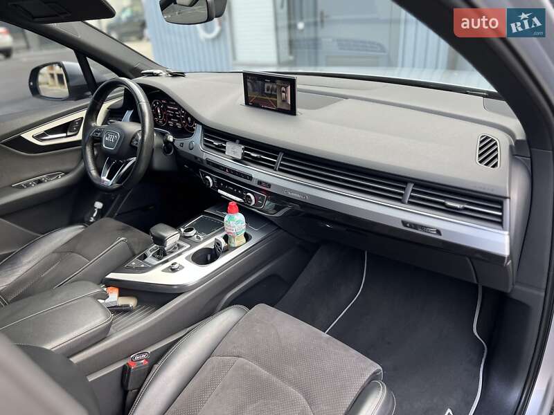 Позашляховик / Кросовер Audi Q7 2015 в Ужгороді