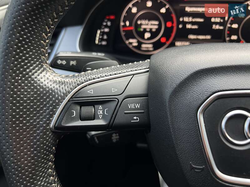 Позашляховик / Кросовер Audi Q7 2015 в Ужгороді