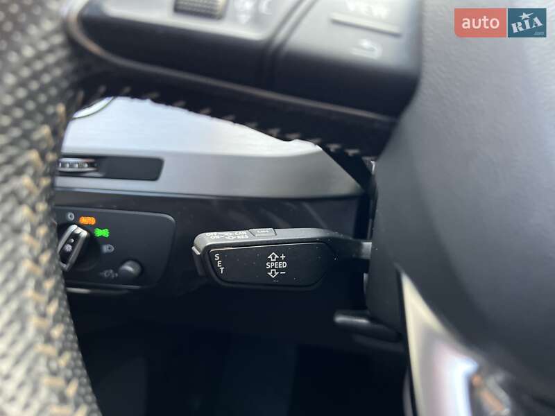 Позашляховик / Кросовер Audi Q7 2015 в Ужгороді