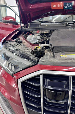Позашляховик / Кросовер Audi Q7 2020 в 