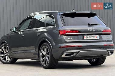 Внедорожник / Кроссовер Audi Q7 2020 в 