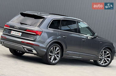 Внедорожник / Кроссовер Audi Q7 2020 в 