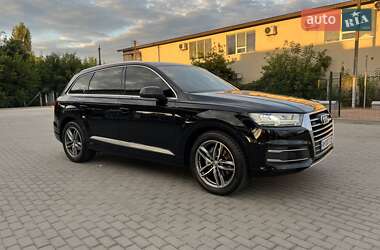 Внедорожник / Кроссовер Audi Q7 2016 в 