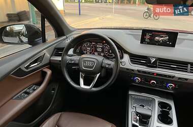 Внедорожник / Кроссовер Audi Q7 2016 в 