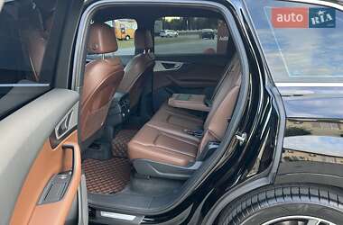 Внедорожник / Кроссовер Audi Q7 2016 в 
