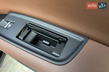 Внедорожник / Кроссовер Audi Q7 2016 в 