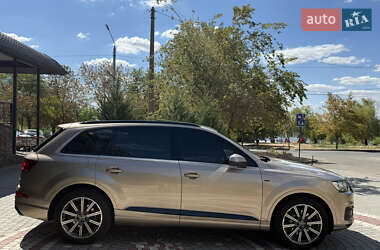 Внедорожник / Кроссовер Audi Q7 2018 в 