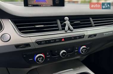 Внедорожник / Кроссовер Audi Q7 2017 в 