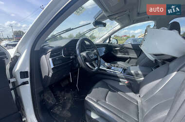 Позашляховик / Кросовер Audi Q7 2019 в 
