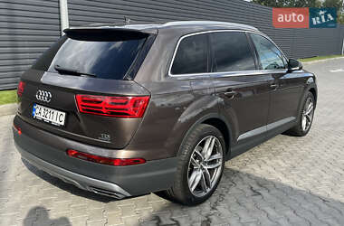Позашляховик / Кросовер Audi Q7 2015 в 