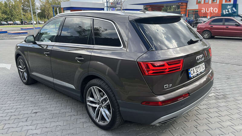 Позашляховик / Кросовер Audi Q7 2015 в Черкасах