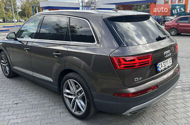 Позашляховик / Кросовер Audi Q7 2015 в 
