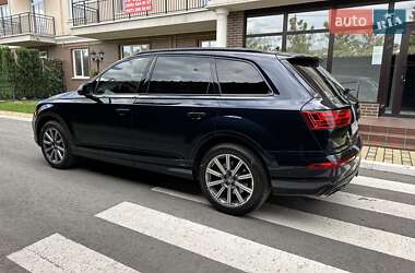 Внедорожник / Кроссовер Audi Q7 2016 в 