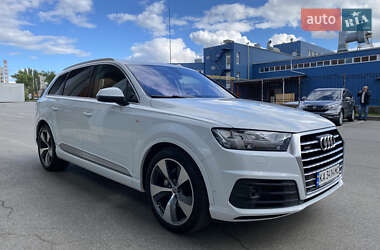 Внедорожник / Кроссовер Audi Q7 2016 в 