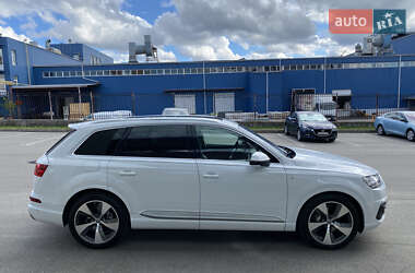 Внедорожник / Кроссовер Audi Q7 2016 в 