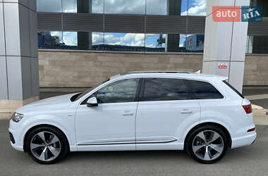 Внедорожник / Кроссовер Audi Q7 2016 в 