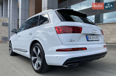 Внедорожник / Кроссовер Audi Q7 2016 в 