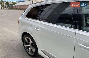 Внедорожник / Кроссовер Audi Q7 2016 в 