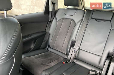 Внедорожник / Кроссовер Audi Q7 2016 в 