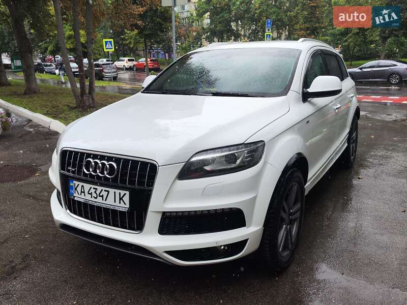 Позашляховик / Кросовер Audi Q7 2013 в 