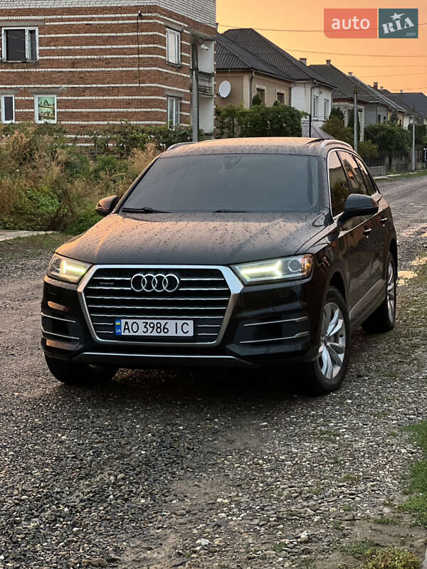 Позашляховик / Кросовер Audi Q7 2016 в Виноградові