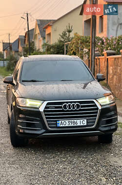 Позашляховик / Кросовер Audi Q7 2016 в 