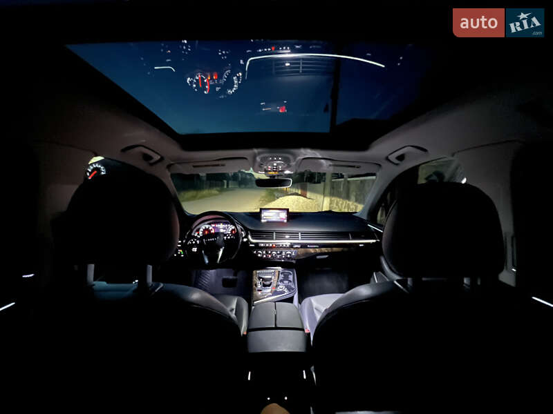 Позашляховик / Кросовер Audi Q7 2016 в Виноградові