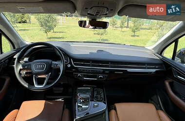 Позашляховик / Кросовер Audi Q7 2017 в 