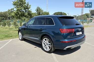 Позашляховик / Кросовер Audi Q7 2017 в 