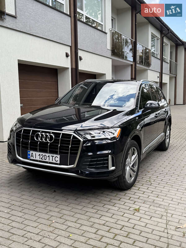 Позашляховик / Кросовер Audi Q7 2020 в 