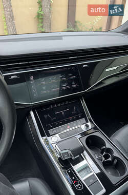 Позашляховик / Кросовер Audi Q7 2020 в 