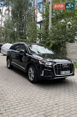Позашляховик / Кросовер Audi Q7 2020 в 