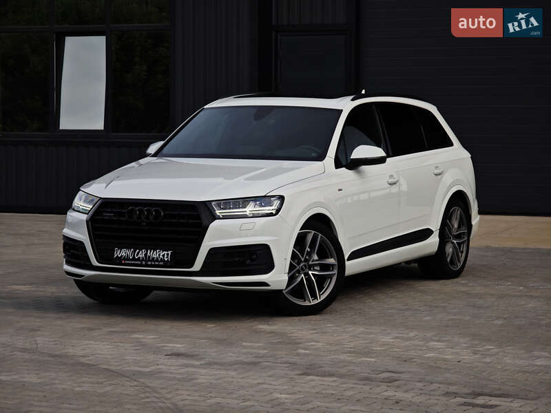 Внедорожник / Кроссовер Audi Q7 2016 в 