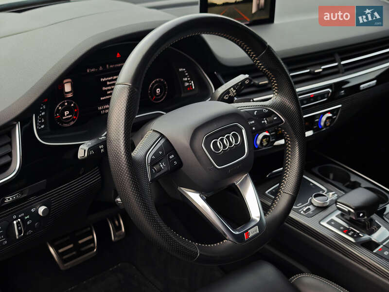 Позашляховик / Кросовер Audi Q7 2016 в Дубні