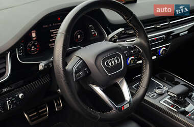 Внедорожник / Кроссовер Audi Q7 2016 в 