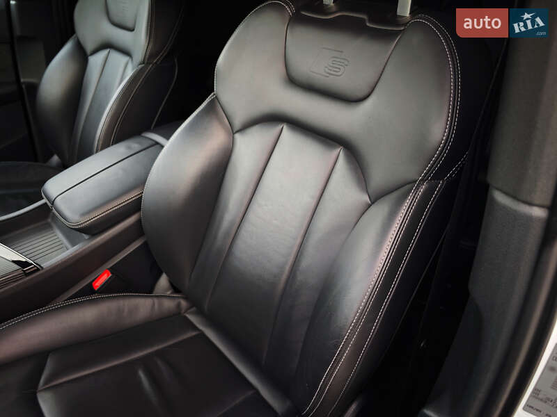 Позашляховик / Кросовер Audi Q7 2016 в Дубні